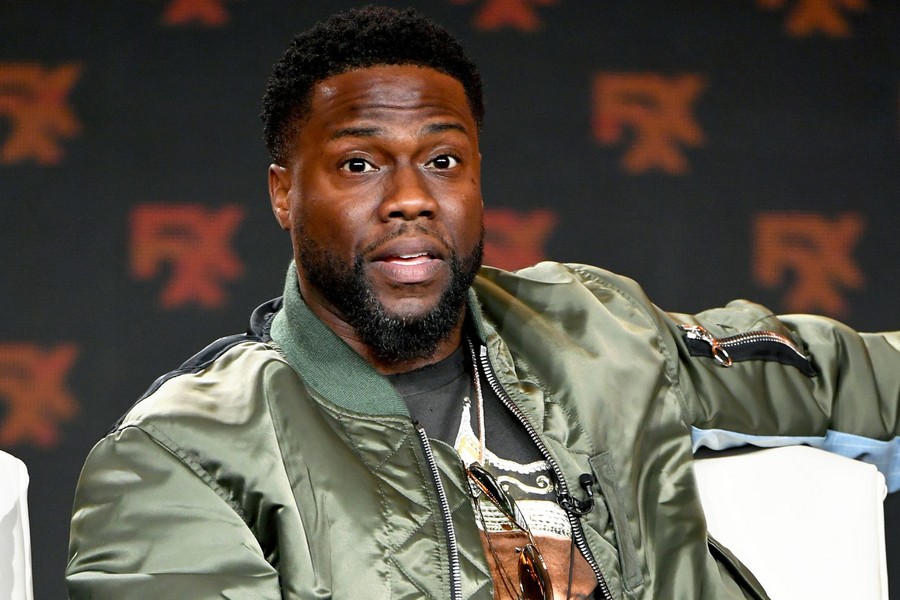 Kevin Hart speaking in Pasadena, California, 2020. (Amy Sussman/Getty Images)