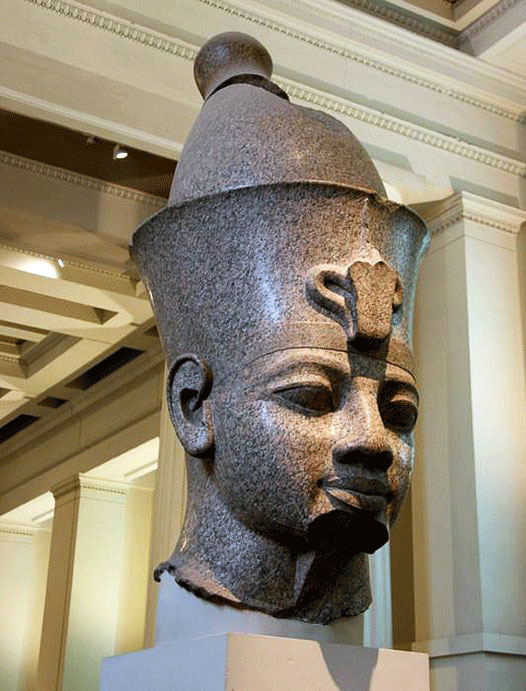 Le Pharaon Amenhotep III ayant régné durant la 18e dynastie en Egypte aux environs de 1390 à 1353 avant Jésus-Christ. Il est le père du Pharaon Akhenaton et le grand-père du Pharaon Toutankhamon.