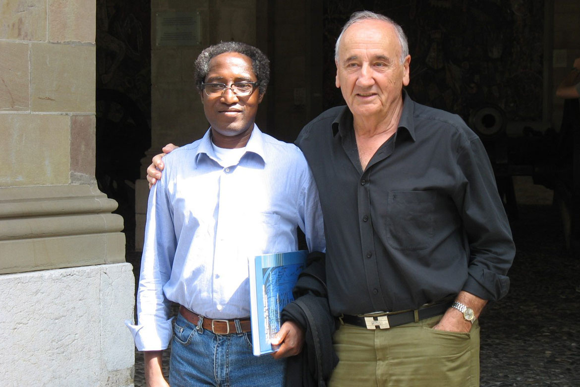 Marcus Boni Teiga en compagnie du Professeur Charles Bonnet à Genève en Suisse en 2011.